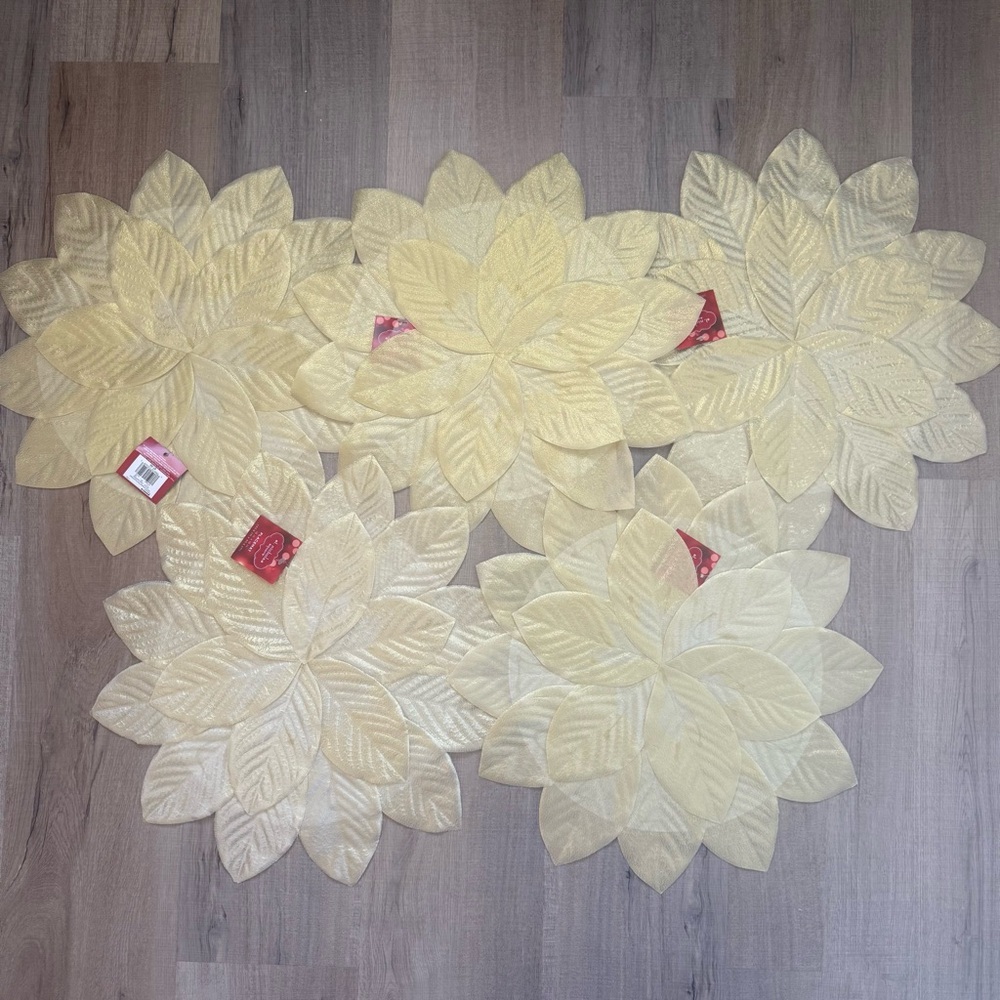 St. Nicholas - Gold Poinsettias Placemats